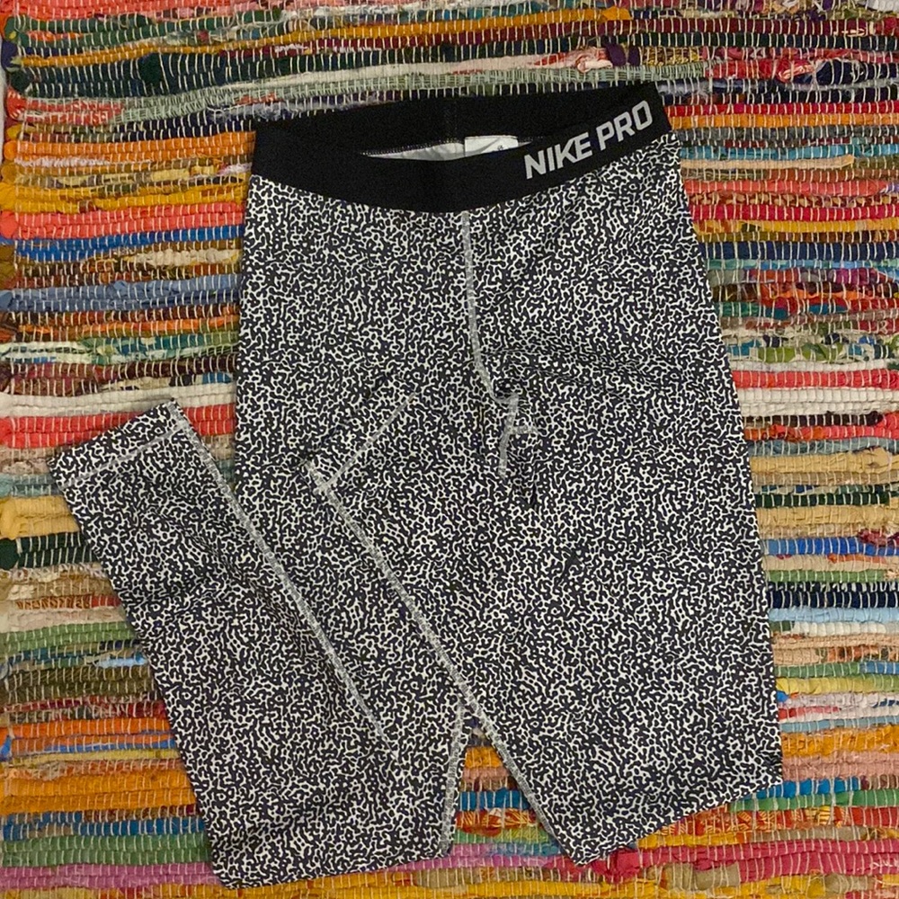 🏋️‍♀️ Nike Pro Full-Length Leggings